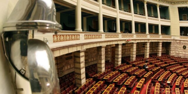 Στο ενιαίο μισθολόγιο και οι υπάλληλοι της Βουλής