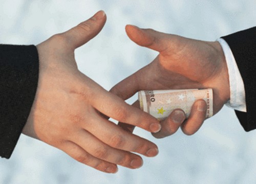 Η “ταρίφα” της μίζας υπαλλήλων του ΕΟΤ στην Πιερία