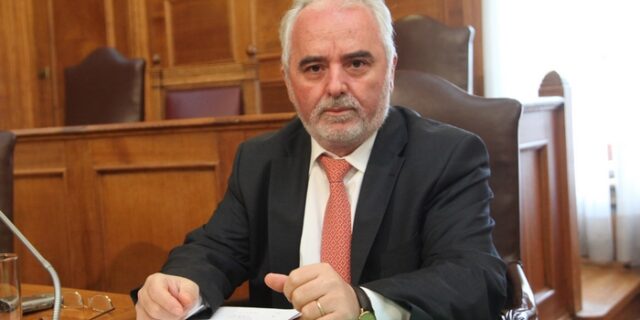 Κουτρουμάνης: “Μεσοσταθμική μείωση 15% στις συντάξεις”