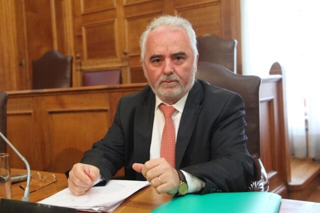 Κουτρουμάνης: “Μεσοσταθμική μείωση 15% στις συντάξεις”