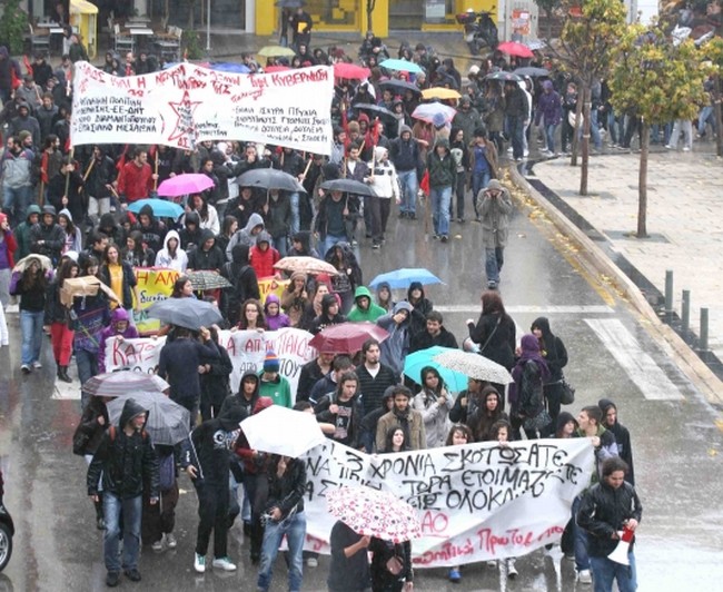 Ένταση στην επαρχία στις πορείες για τον Αλέξη