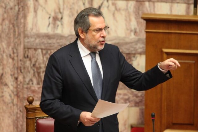 “Επίσκεψη” αναρχικών στον Παπουτσή