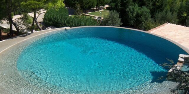 “Φύτρωσαν” πισίνες στο Κιλελέρ