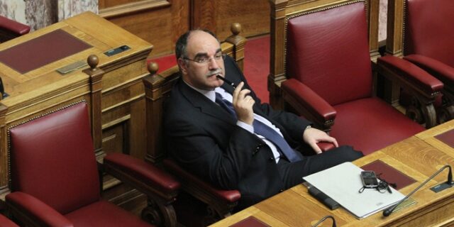 Πολιτικές παρεμβάσεις καταγγέλλουν οι εφοριακοί