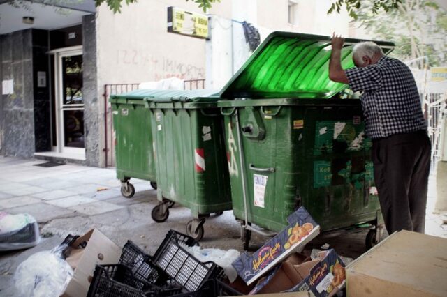 Στο “κατώφλι” της φτώχειας ακόμα 2 εκατ. Έλληνες