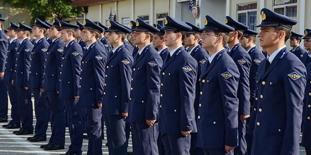 Αξιωματικός Αεροπορίας έκοψε τις φλέβες του για υπεξαίρεση