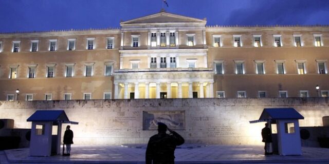 Εκατομμύρια ευρώ διεκδικούν 117 πρώην βουλευτές