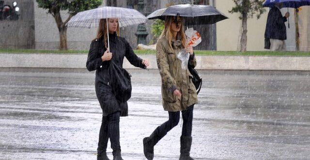 Βροχές στα δυτικά, άνοδος της θερμοκρασίας