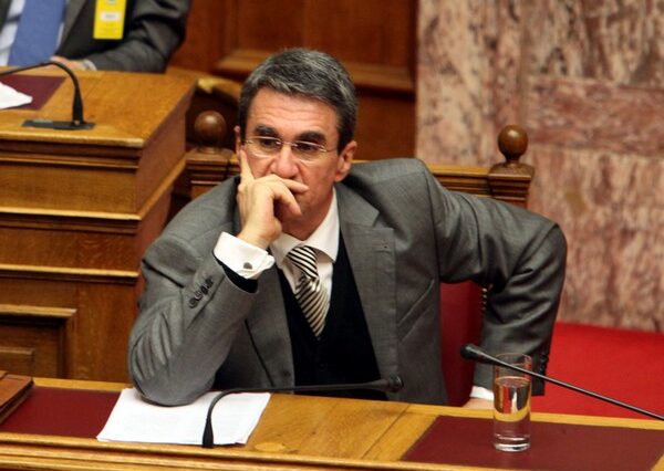 Κίνδυνος να πεθάνει το ΕΣΥ