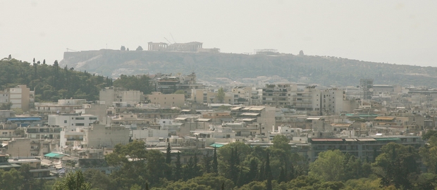 “Αγοράστε ελληνικά ακίνητα σε ευρώ, αποπληρώστε σε δραχμές”