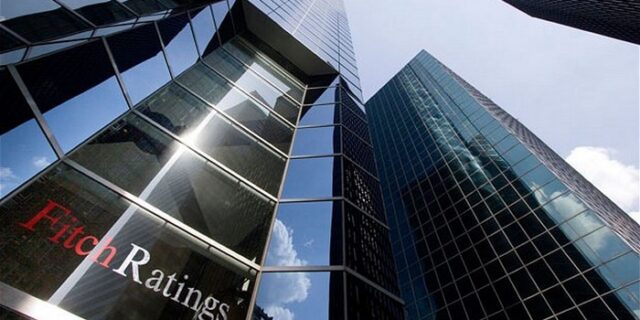 Πέντε χώρες υποβάθμισε ο Fitch