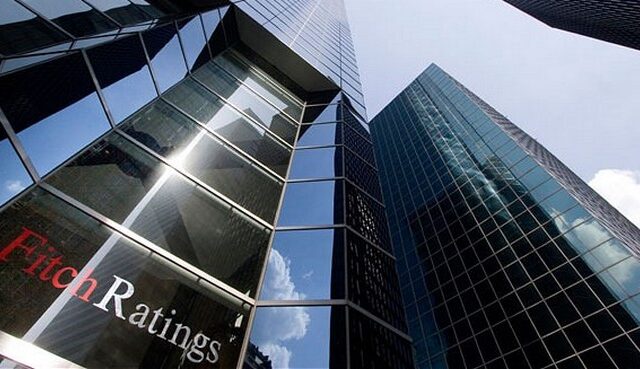 Πέντε χώρες υποβάθμισε ο Fitch
