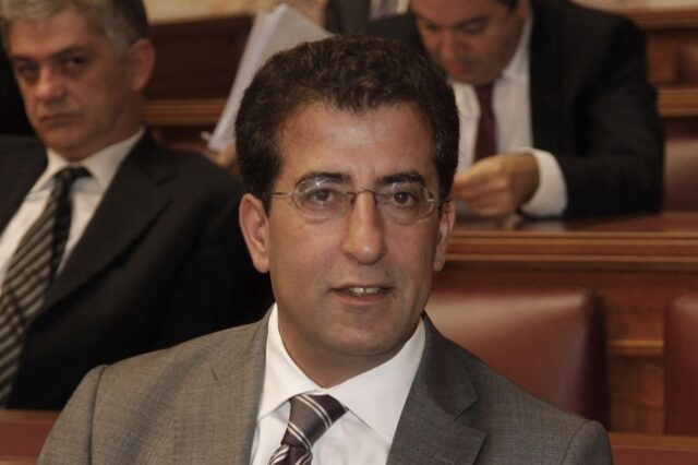 Καρύδης: “Δεν ψηφίζω κατάργηση του 13ου και 14ου μισθού”