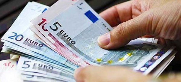 Δραματική μείωση των ελληνικών καταθέσεων