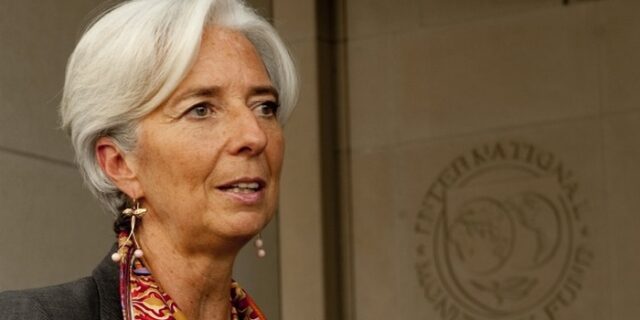 ΔΝΤ: Το “μπαλάκι” στους κοινωνικούς εταίρους για 13ο και 14ο μισθό