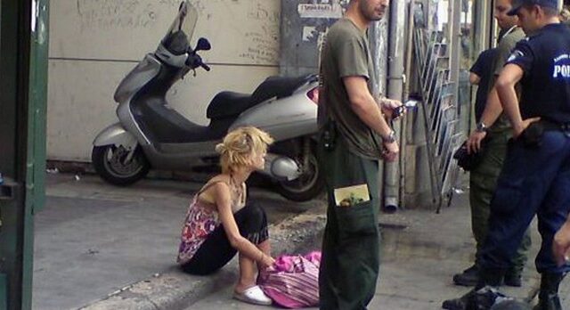 Τα στέκια της απόγνωσης στο κέντρο της Αθήνας