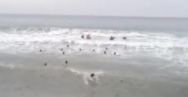 Ιερέας στη θάλασσα