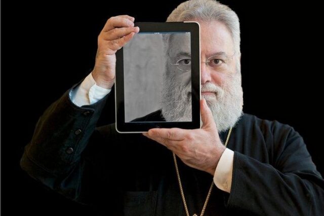 Έλληνας Μητροπολίτης, hi-tech και “παπα-ροκάς”