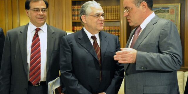 ΣΕΒ: Να μη θιγεί ο κατώτατος μισθός