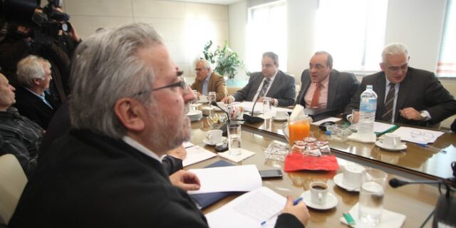 Ασπίδα σε δώρο και κατώτατο μισθό