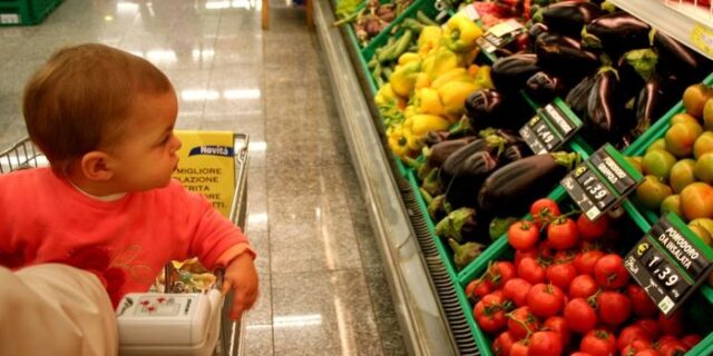 Μείωση τιμών παρά τη φοροκαταιγίδα