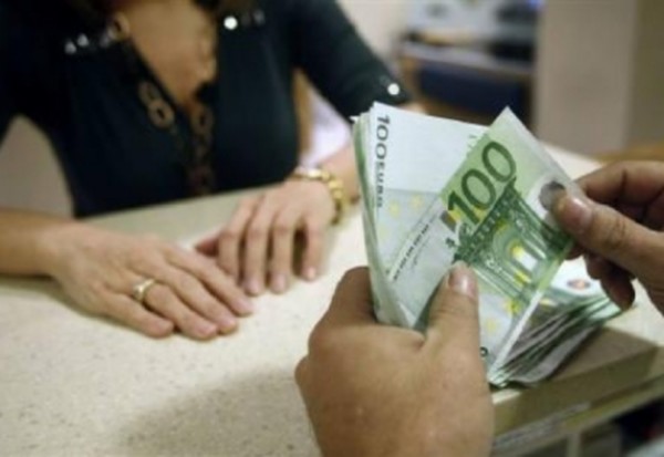 Τράπεζα παρακράτησε επίδομα ανέργου για εξόφληση χρέους
