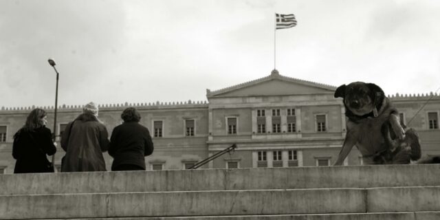 Τα κόμματα υπόσχονται περικοπές επιχορηγήσεων