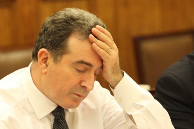 Χρυσοχοΐδης: “Ψήφισα το Μνημόνιο με το πιστόλι στον κρόταφο”