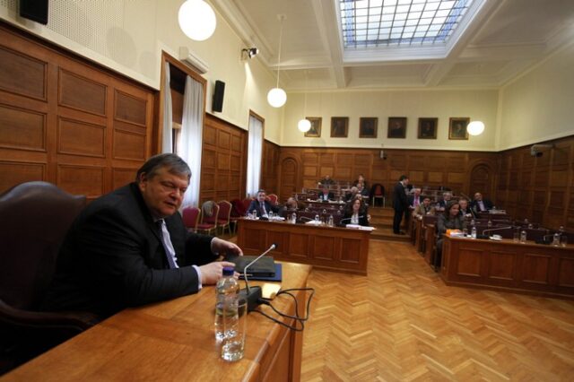 Μόνο που δεν αντάλλαξαν ύβρεις