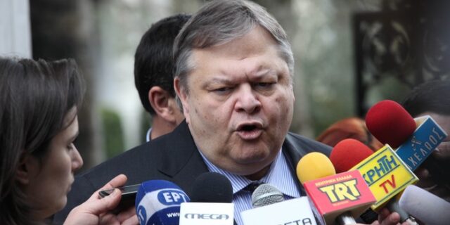 Δεσμεύσεις από όλα τα κόμματα ζητά η τρόικα