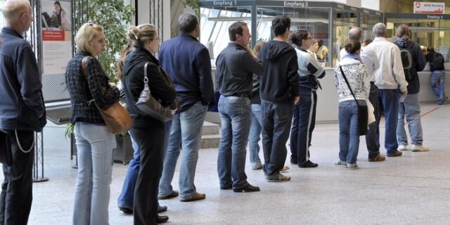 Φεύγουν στην Κύπρο για δουλειά