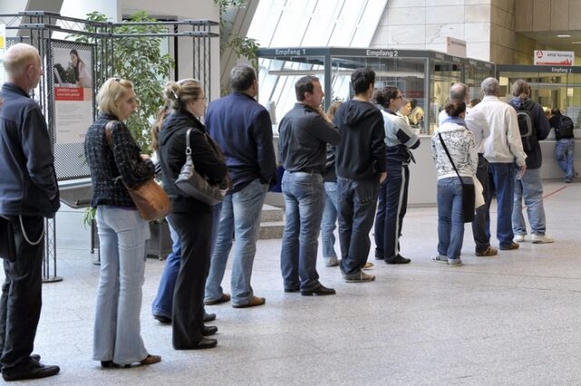 Φεύγουν στην Κύπρο για δουλειά