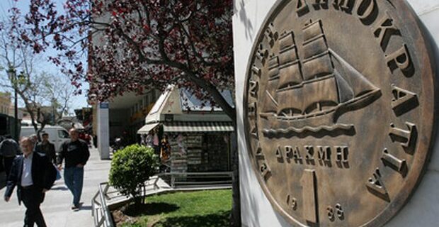 Γερμανός οικονομολόγος: Οι Έλληνες για συμφέρον όλων θα έπρεπε να είχαν εγκαταλείψει προ πολλού το ευρώ
