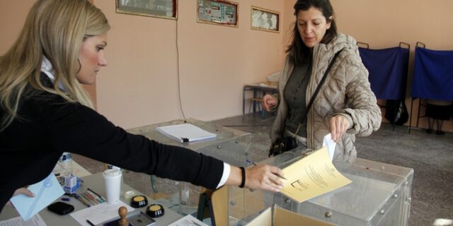 Μαχαίρι και στο εκλογικό επίδομα