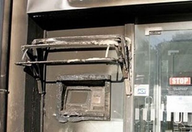 Πυρκαγιές σε δύο ATM στο Χαλάνδρι