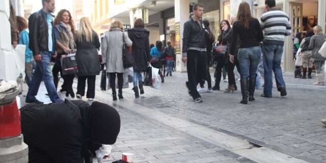 Στην Ελλάδα μπορεί να ξεσπάσει “πόλεμος φτώχειας”
