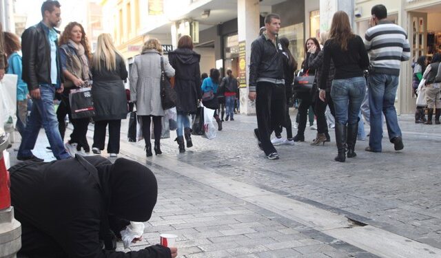 Στην Ελλάδα μπορεί να ξεσπάσει “πόλεμος φτώχειας”
