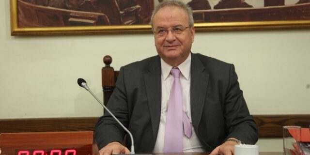 Απέσυρε η κυβέρνηση τη διάταξη για την άρση των περιορισμών εμφανίσεων υποψηφίων δημάρχων και περιφερειαρχών