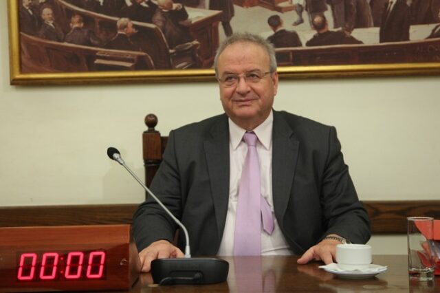Απέσυρε η κυβέρνηση τη διάταξη για την άρση των περιορισμών εμφανίσεων υποψηφίων δημάρχων και περιφερειαρχών