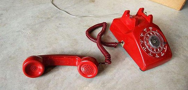 Σπασμένο τηλέφωνο….: Κόκκινη γραμμή μπλεγμένη