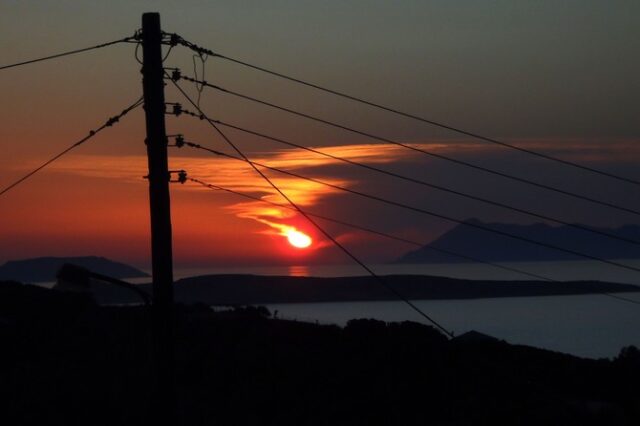 Χαράτσι ή σκοτάδι η επιλογή για τους καταναλωτές