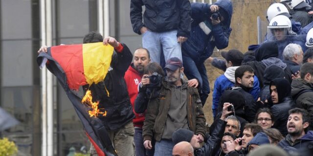 Bild: “Μη μας λέτε Ναζί, εσείς φταίτε όχι εμείς”