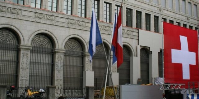 ΥΠΟΙΚ: Ζητά την άμεση φορολόγηση καταθέσεων στην Ελβετία