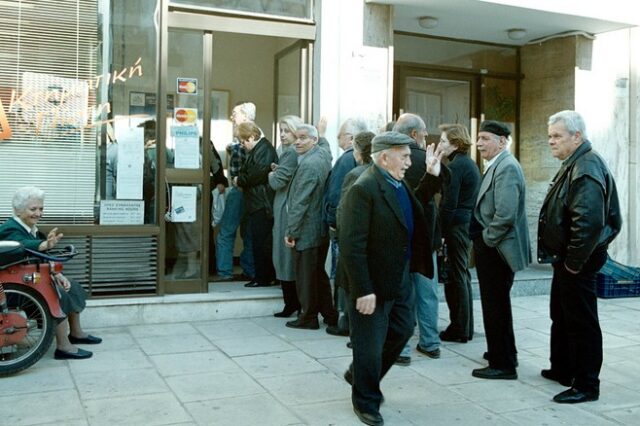 Από πού θα κόψουν 325 εκατ. ευρώ