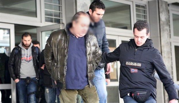 Τελικά, δεν θα “εξαφανίσει τη Βουλή”