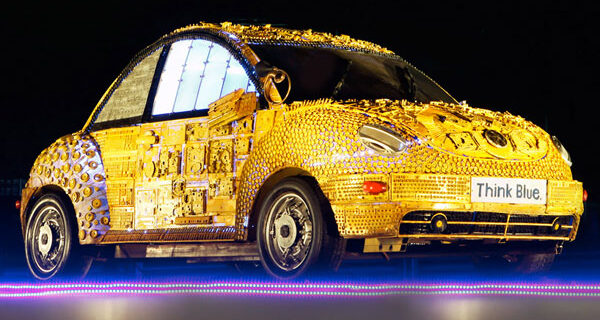 Ένα VW Beetle φτιαγμένο από σκουπίδια
