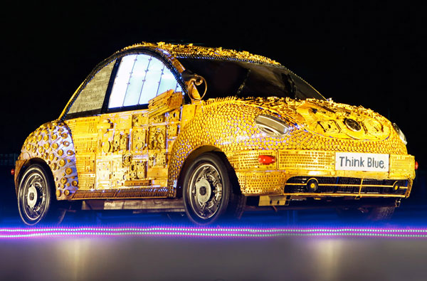 Ένα VW Beetle φτιαγμένο από σκουπίδια