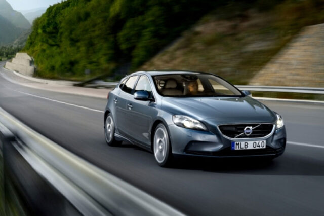 Volvo V40. Το δημοφιλέστερο στην κατηγορία του με τιμή από 19.900 €