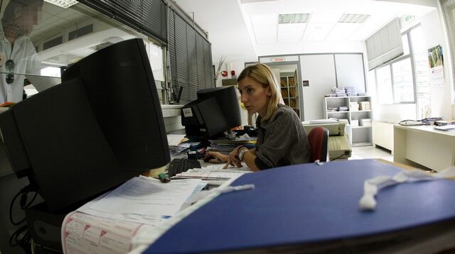Αιφνιδιασμός με 15.000 απολύσεις στο δημόσιο