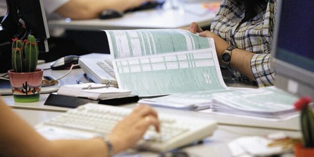 Υποβολή φορολογικών δηλώσεων για όλους μέχρι τις 30 Αυγούστου